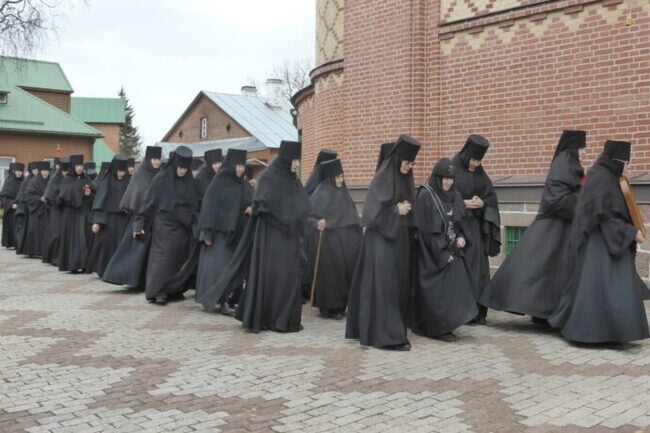 Патриарх Кирилл попросил авторов законопроекта о запрете пропаганды "чайлдфри" вывести из-под их действия монахинь