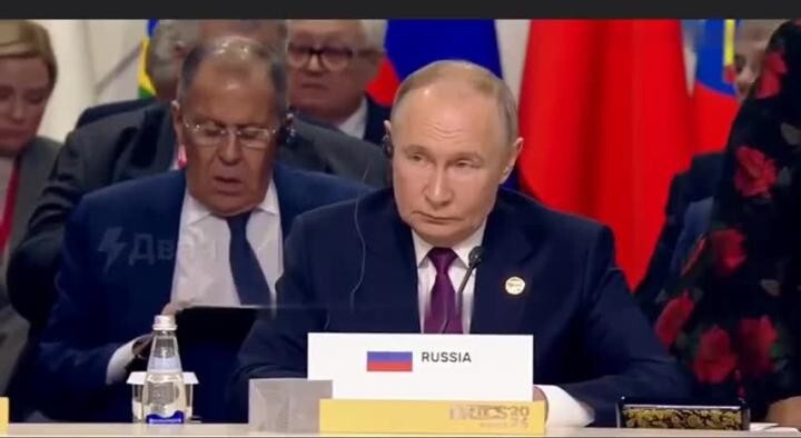 Лаврову на саммите на ногу наступили