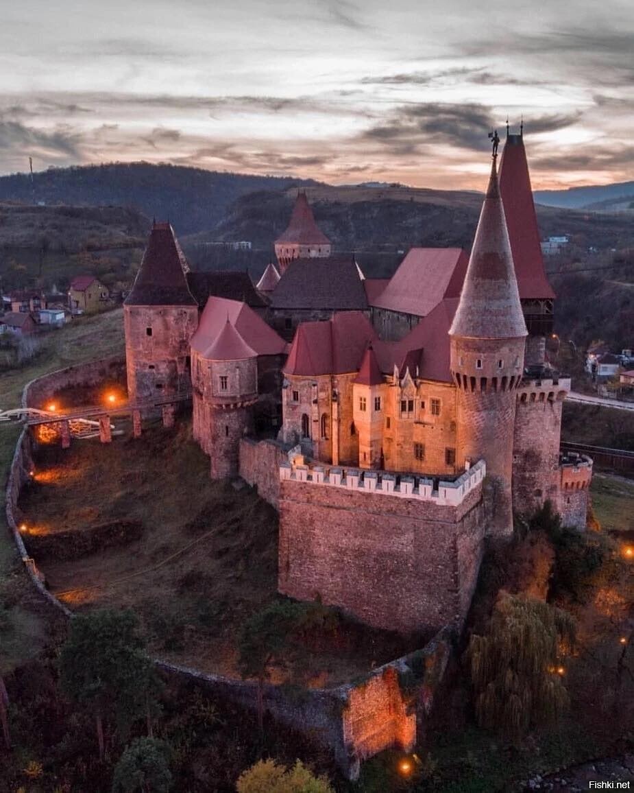 Замок Корвинов, Румыния