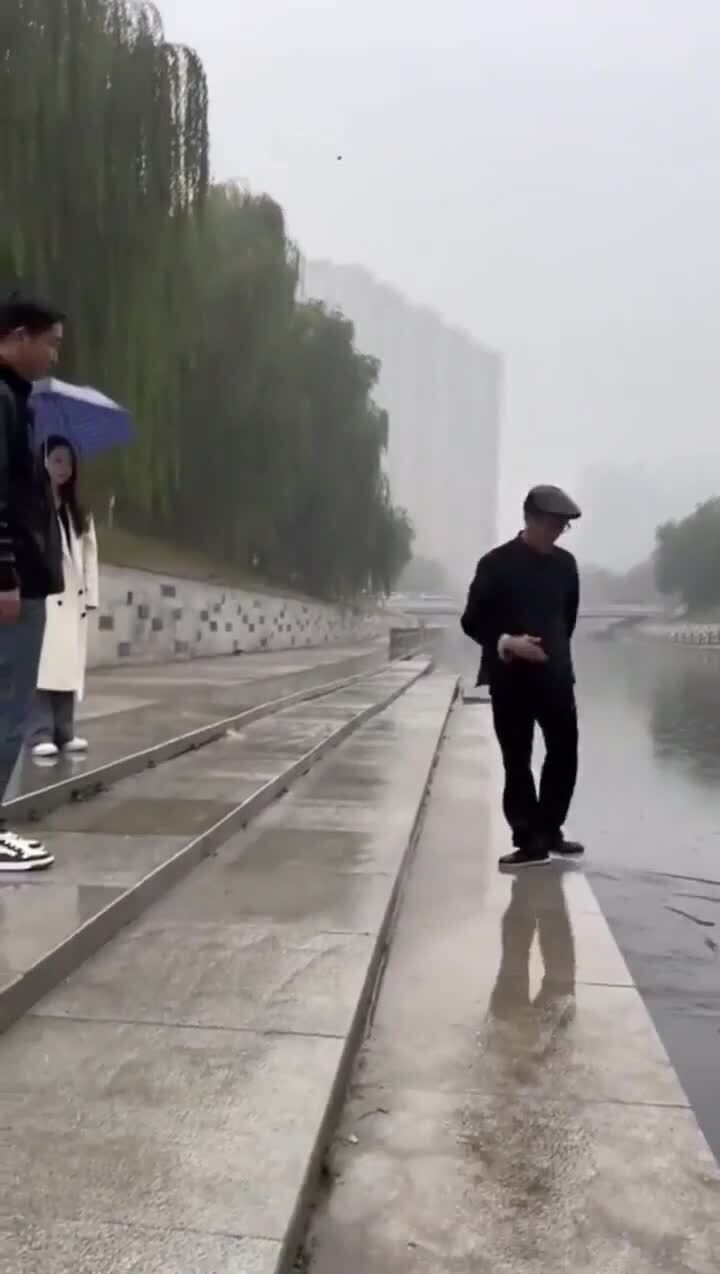 Все еще достоин