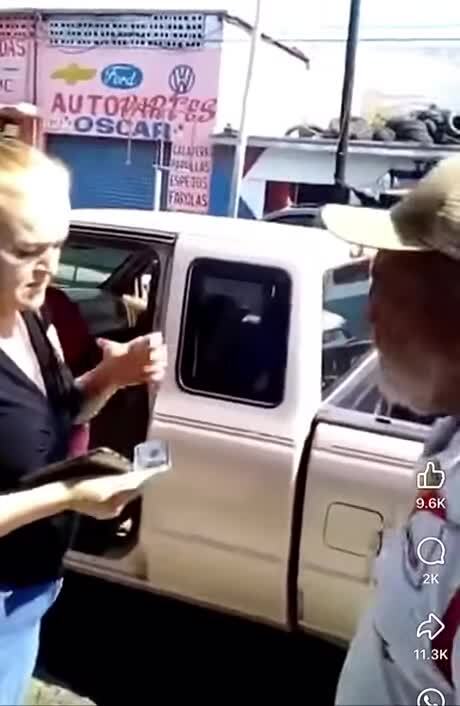 Она установила окно и сказала, что оно ей не понравилось и она хочет вернуть ...