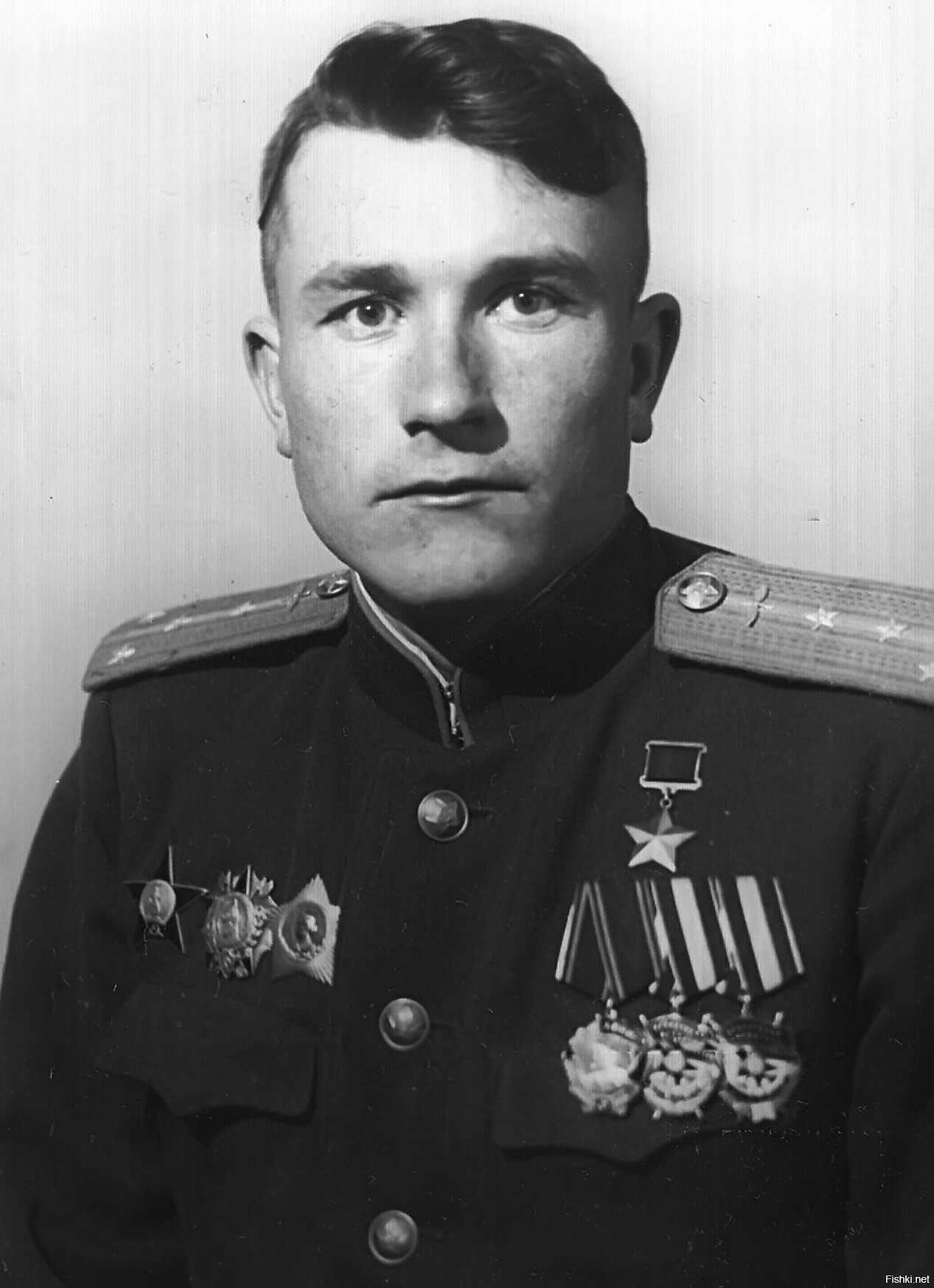 Герой Советского Союза летчик-штурмовик капитан Анатолий Николаевич Васильев ...