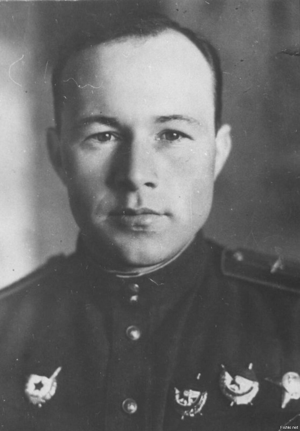 Летчик 890-го авиационного полка дальнего действия Алексей Васильевич Вихарев...