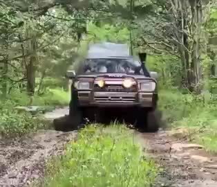 Вот такой должна быть реклама автомобиля, а не телевизор в салоне