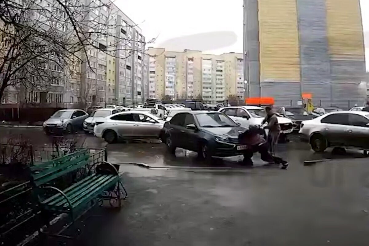 В Тюмени таксист жестоко избил пассажира, потому что тот отказался платить за поездку