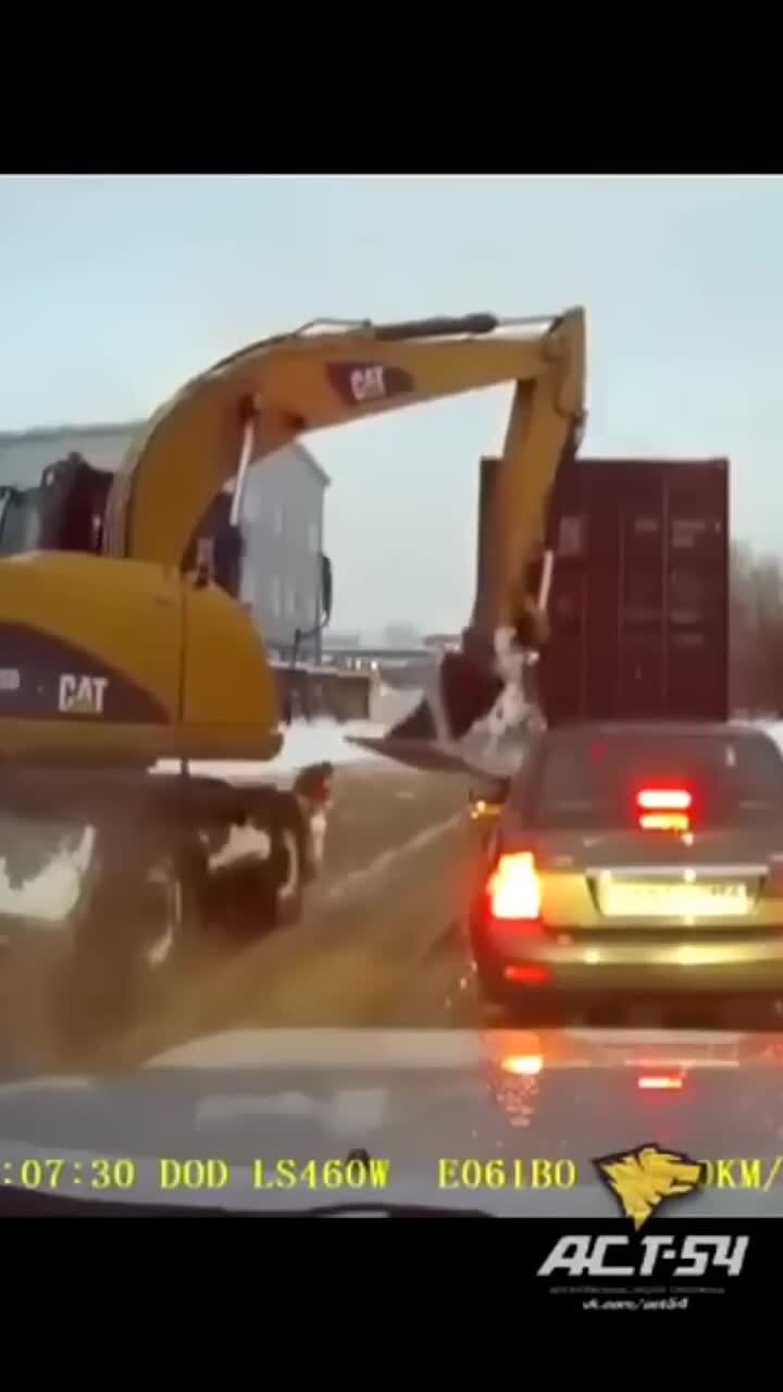Помог буксующему