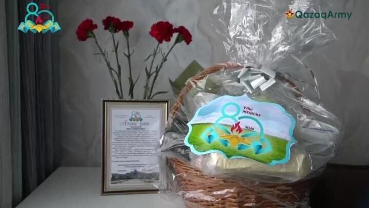 Сегодня в Семее поздравили с наступающим Днём победы Ивана Шевцова