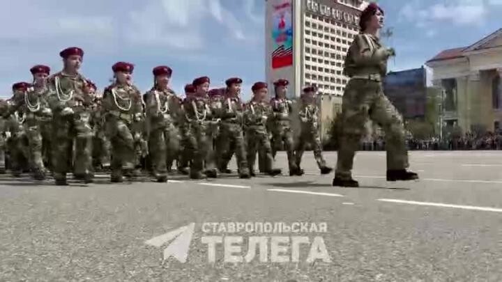Пожалуй, самая милая часть парада в Ставрополе — малыши запевают «Катюшу» и с...