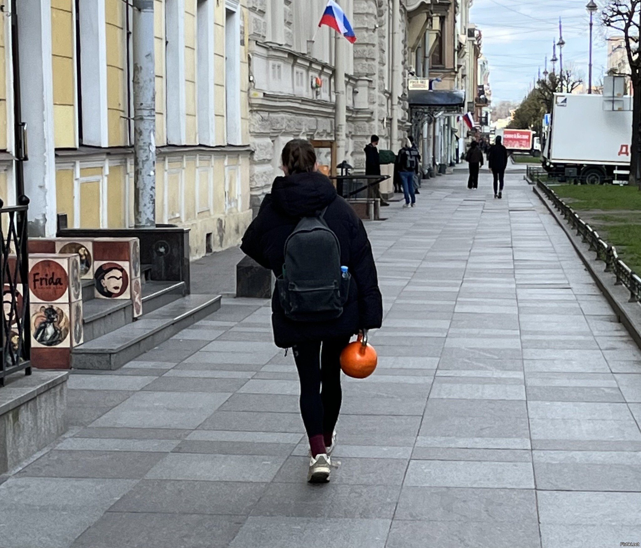 — Девушка, а Вы точно из Питера