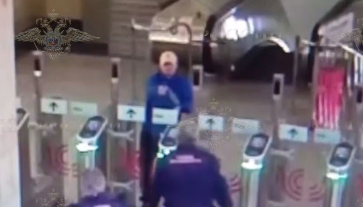 Безбилетник распылил баллончик в&nbsp;лицо работника метро
