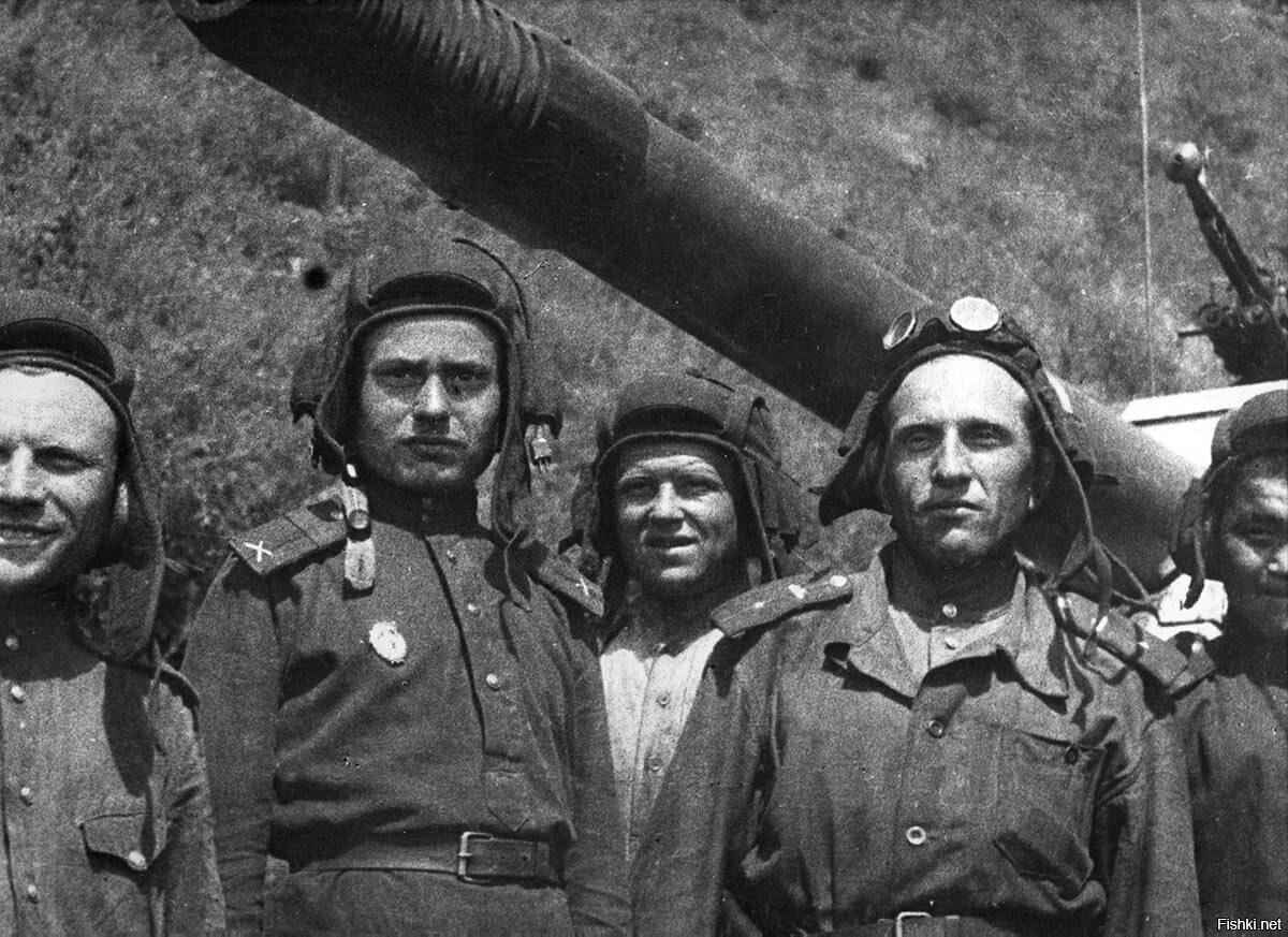 Экипаж ИСУ-152 395-го гвардейского тяжелого самоходного артиллерийского полка...