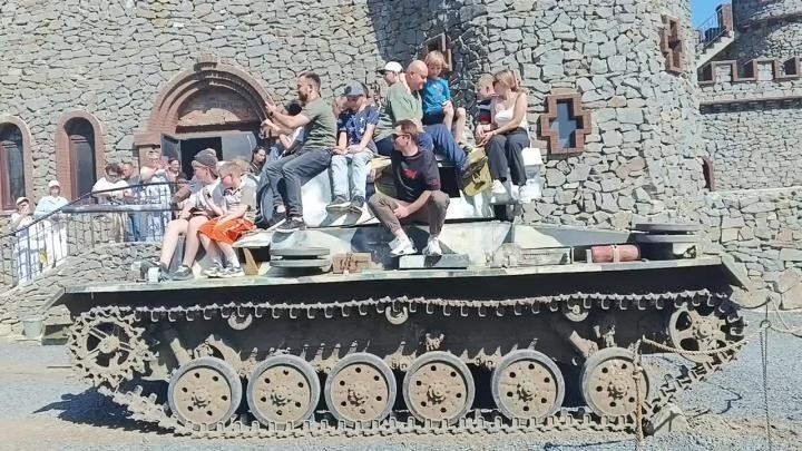 Вчера возил своих кружковцев и родителей в Донской военно-исторический музей ...