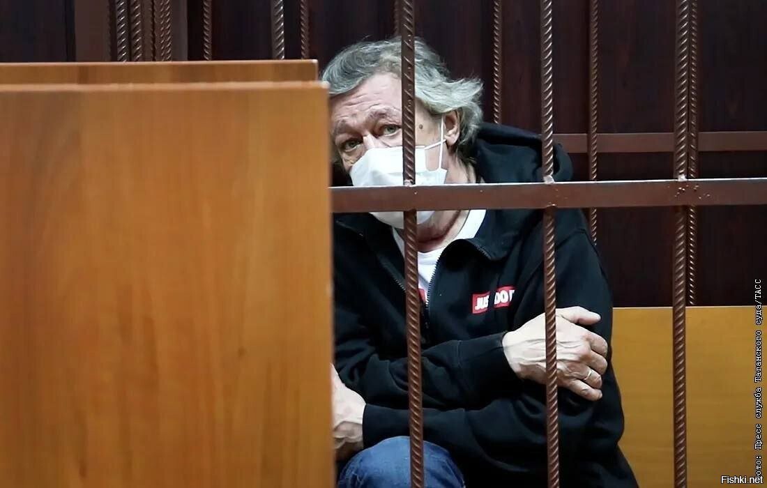 Михаил Ефремов, освободившийся из колонии два месяца назад, вернется к съемка...