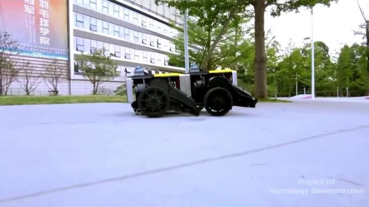Китайский робот способен разделяться и соединяться вновь