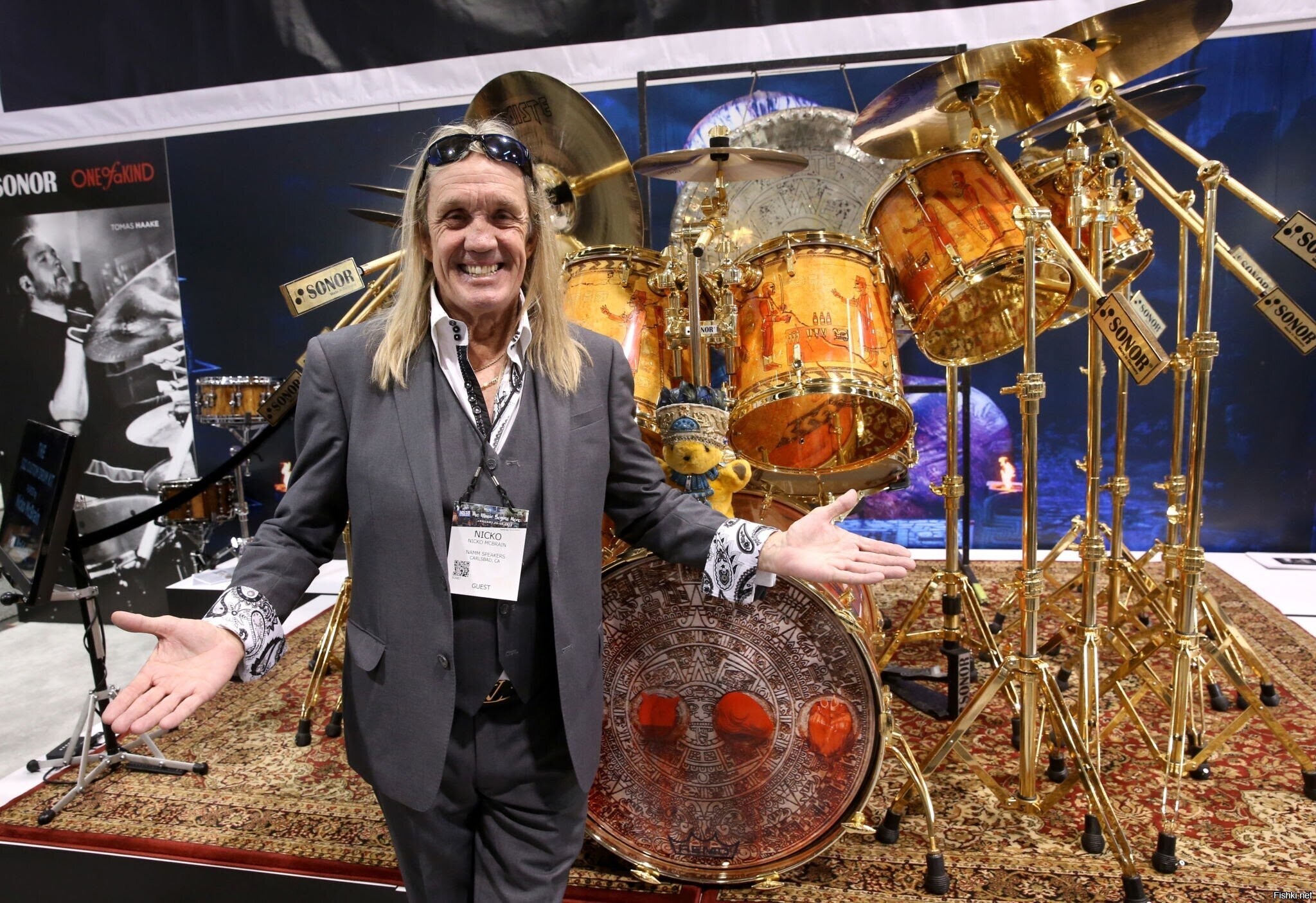 5 июня 1952 - родился Nicko McBrain
