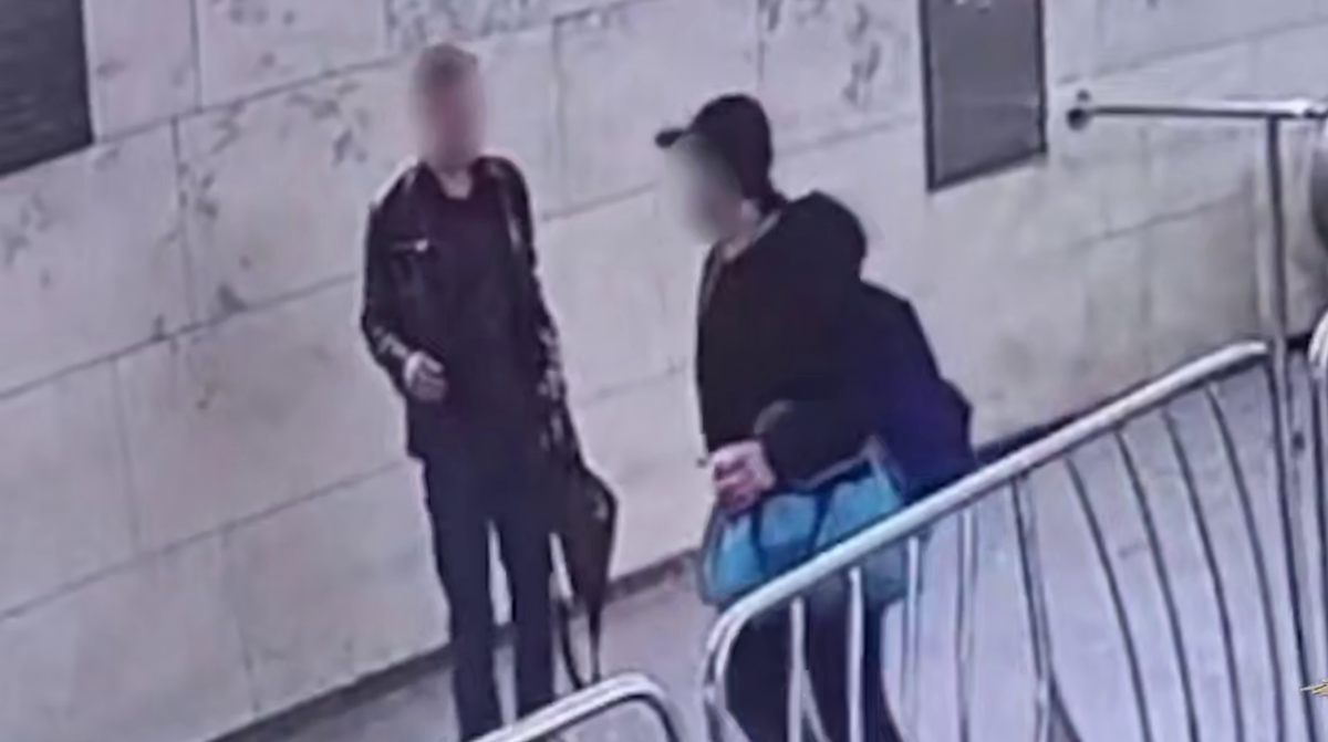 Мужчина напал на пассажира, задевшего его при спуске по&nbsp;эскалатору