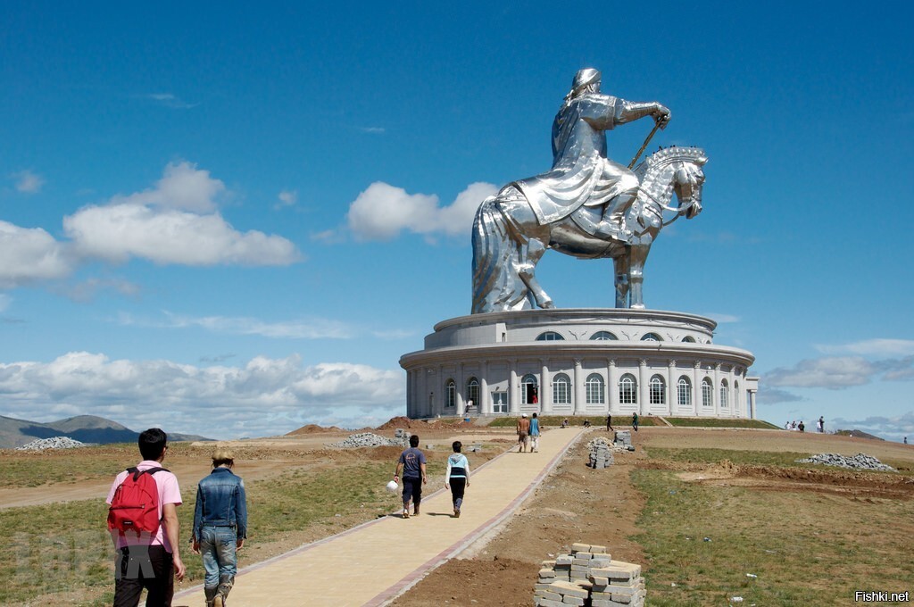 Самый большой конный монумент в мире