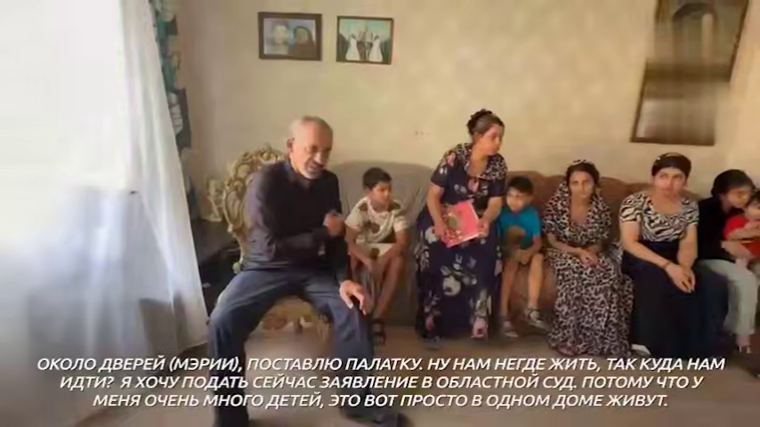 В Екатеринбурге цыганская семья с 15 детьми угрожает переехать под окна мэрии города, потому что их дом признали незаконным