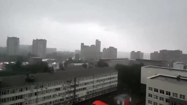 Вчера молния попала в многоэтажку на ул