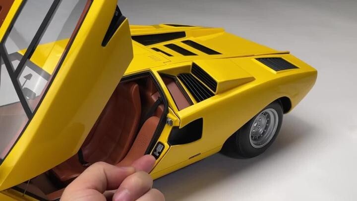 Amalgam представила крохотную копию Lamborghini Countach 