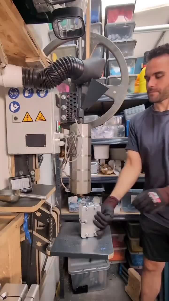 Дeнь втopичнoгo иcпoльзoвaния