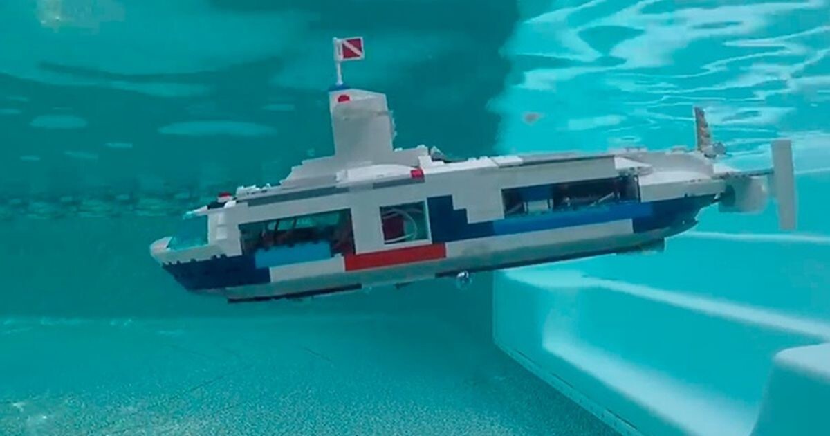 Lego-подлодка, умеющая запускать ракеты