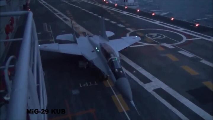 Посадка и взлет МиГ-29 К с палубы Тяжелого Авианесущего Крейсера "Адмирал Фло...