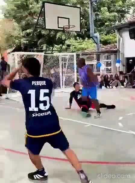 А он хорош 