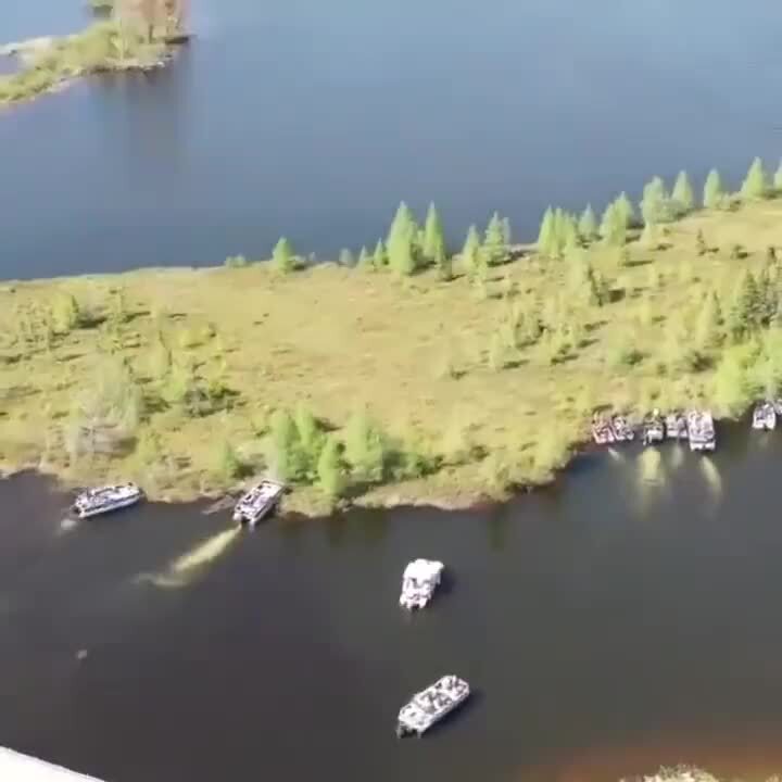 Буксировка плавучего острова