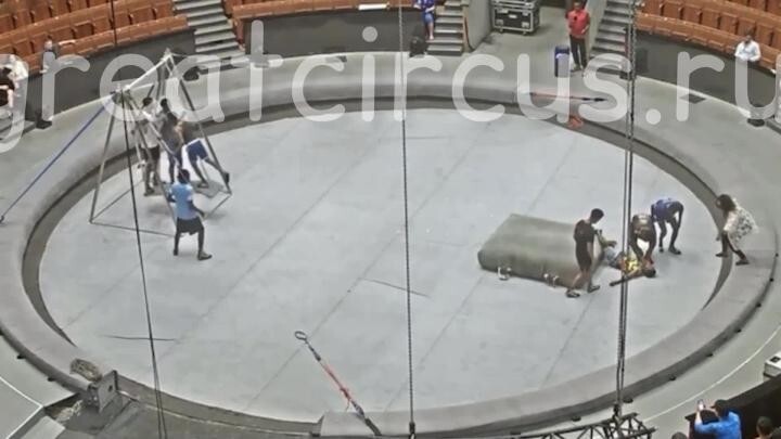 Появилось  видео с моментом падения гимнаста из Эфиопии в Московском цирке