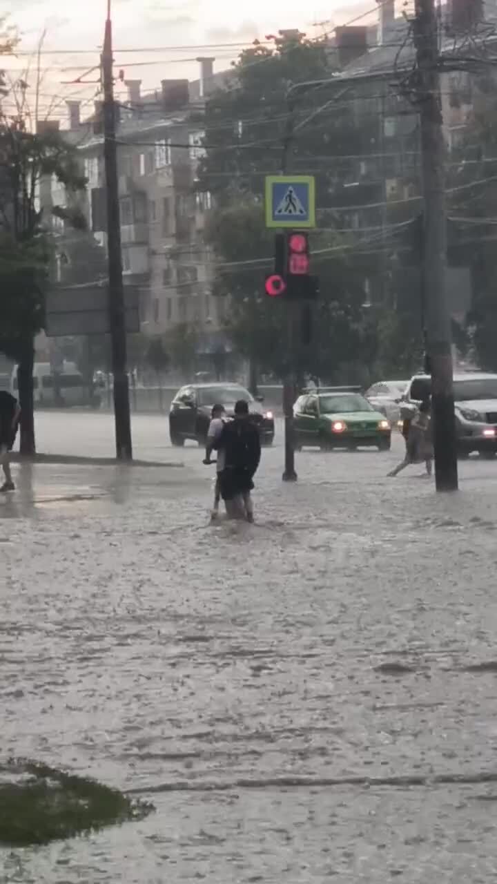 А вот ещё один кусочек сегодняшнего ливня