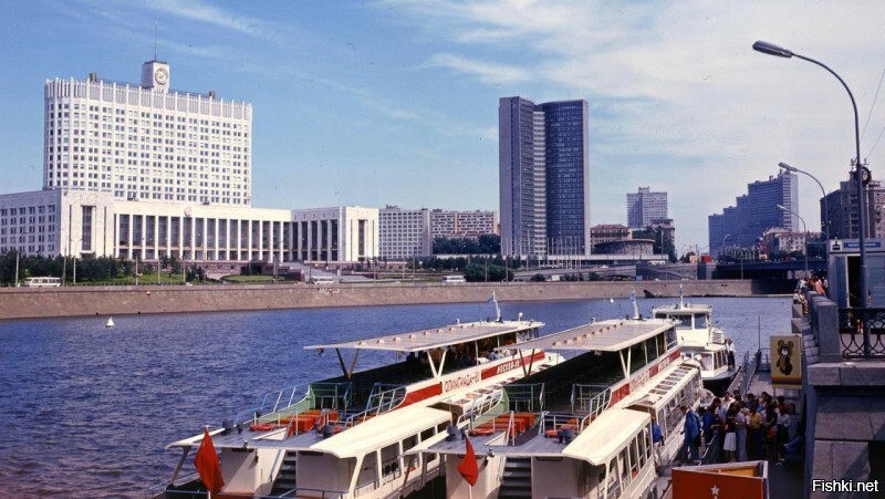 Набережная около дома правительства РСФСР, 1980 год