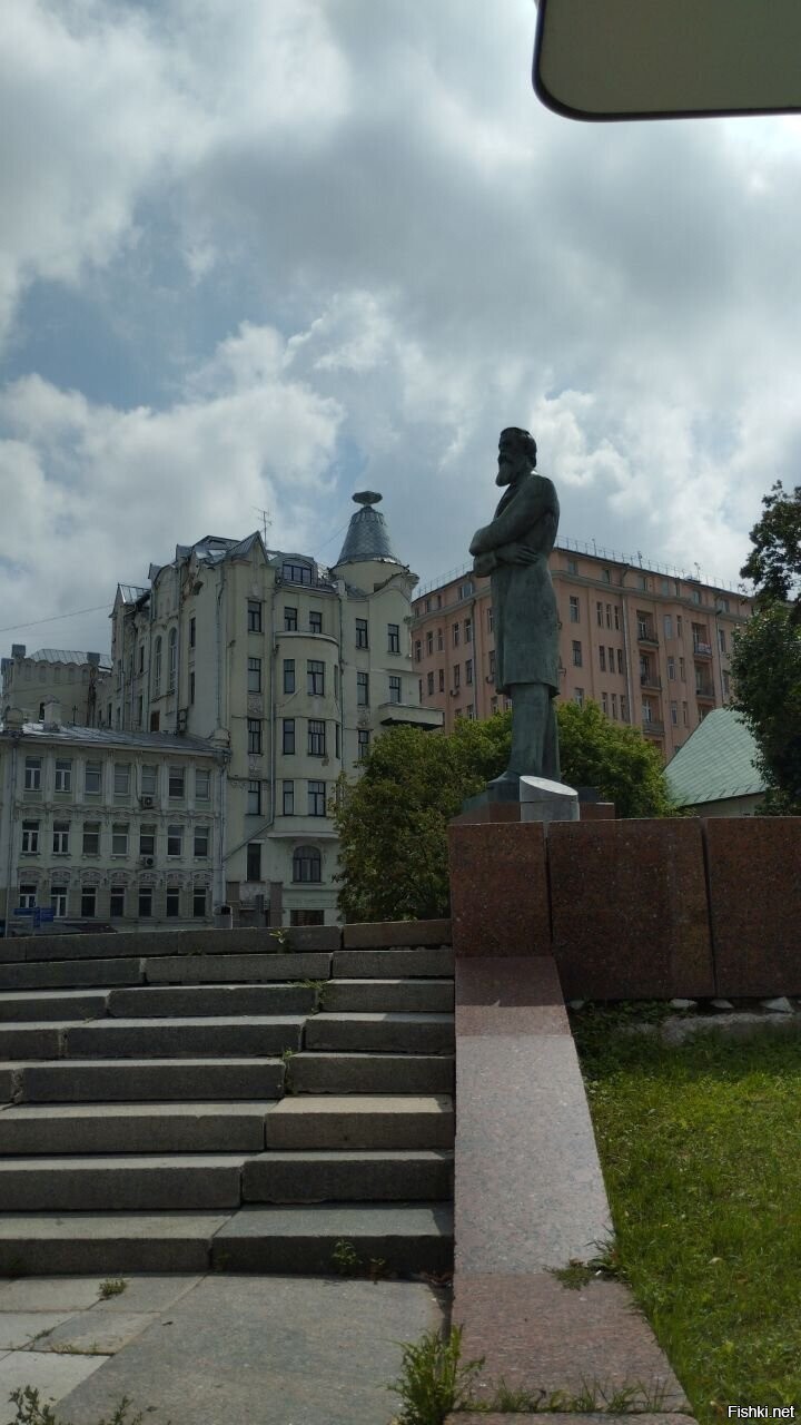 Рюмка на крыше