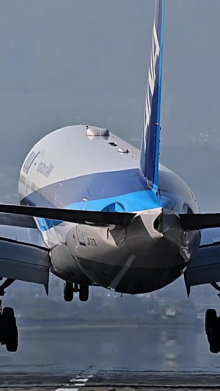 Боинг 777 в Осаке (Япония)