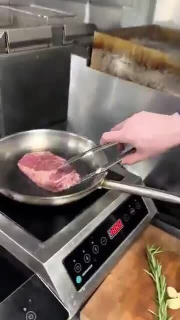 Как готовят стейк в ресторане