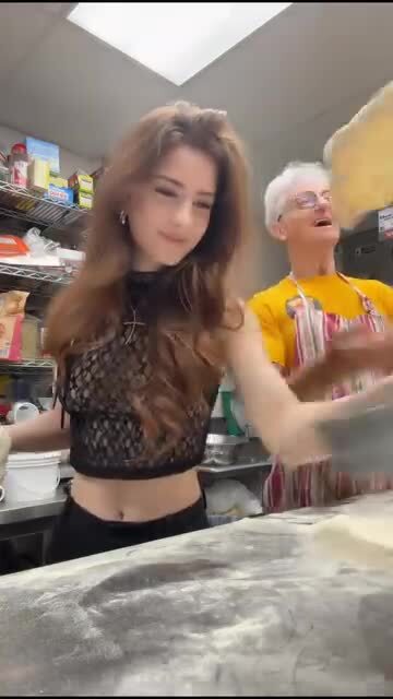 Кажется мне уже не важно как она готовит 