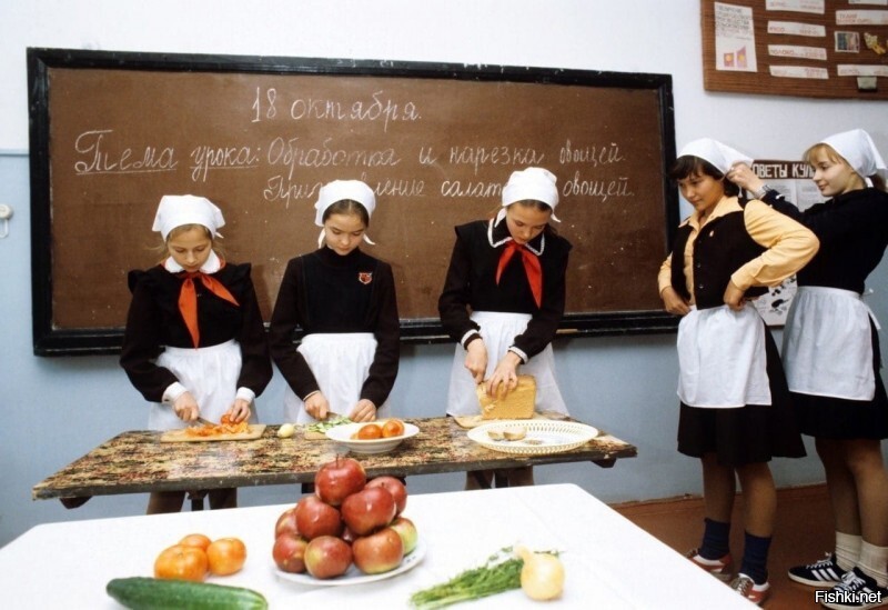 Урок домоводства в советской школе