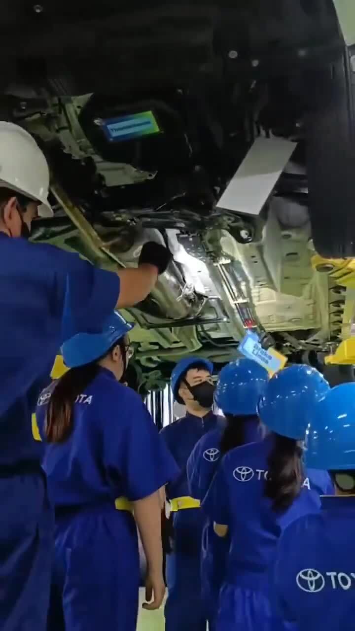 Филиппинский филиал Toyota показал практику младшеклассников на заводе