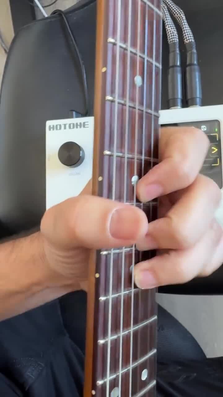 Классно играет