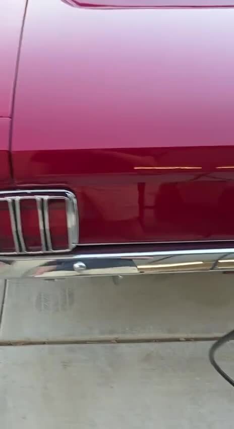Американец превратил Ford Mustang 1966 года в электрическую Tesla