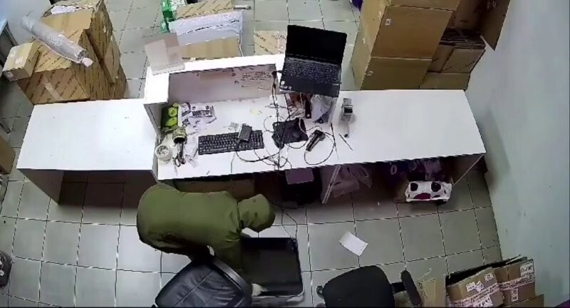 Ночной инцидент на пункте выдачи заказов
