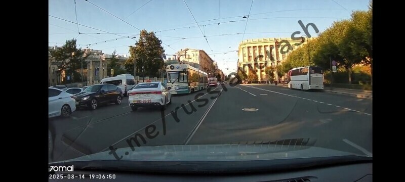 Лайтовое ДТП с трамваем. Санкт-Петербург