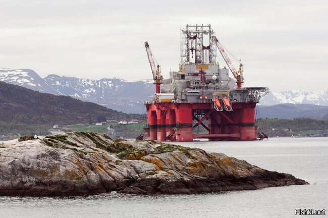 Все деньги, заработанные от реализации нефти и бензина, в Норвегии отправляют...