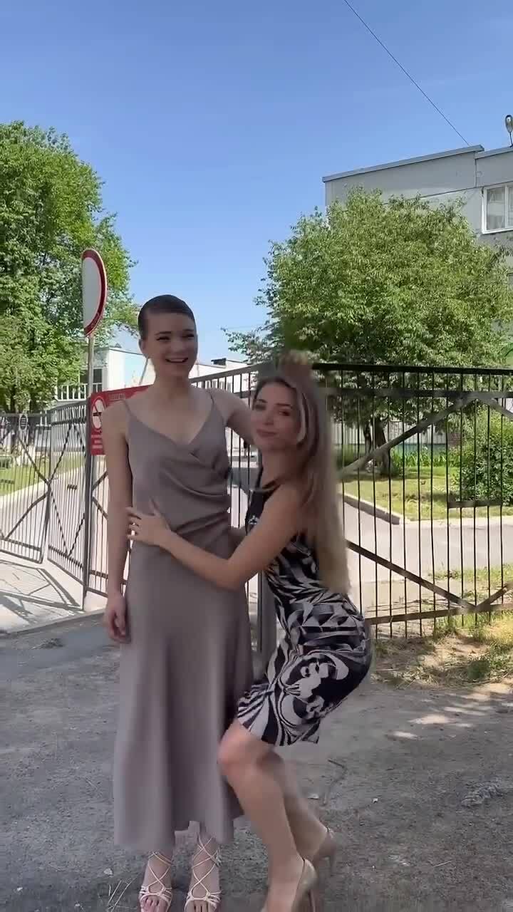за 11 лет и мама, и платье, отлично сохранились