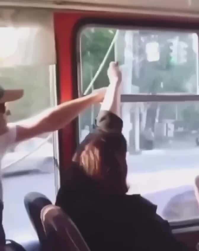 В автобусе