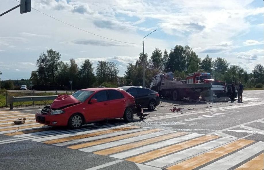 Под Костромой произошла авария с участием пяти автомобилей
