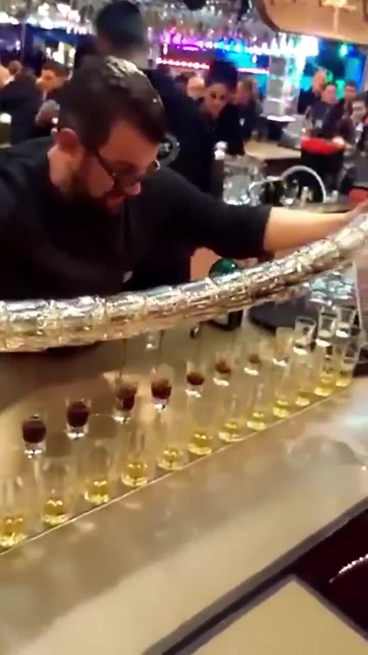 Классный бармен