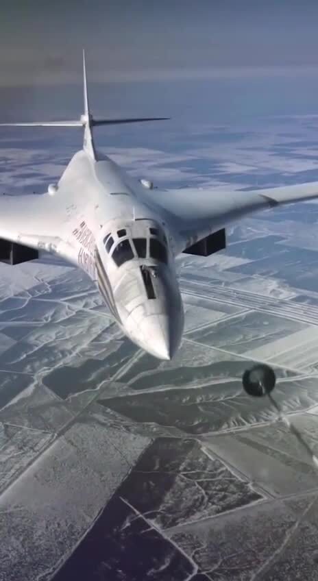 Дозаправка сверхзвукового бомбардировщика Ту-160