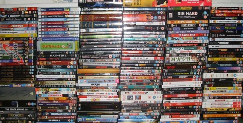 Мужчина хотел избавиться от старых DVD-дисков: реальная стоимость раритетов его шокировала
