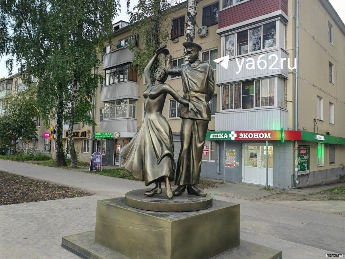 Вы ругаете картинки от ИИ, а это не просто так происходит